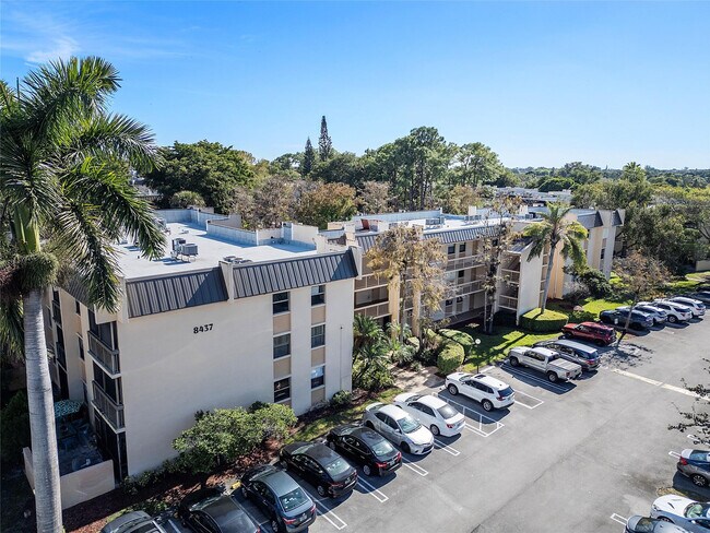Building Photo - 8437 Forest Hills Dr