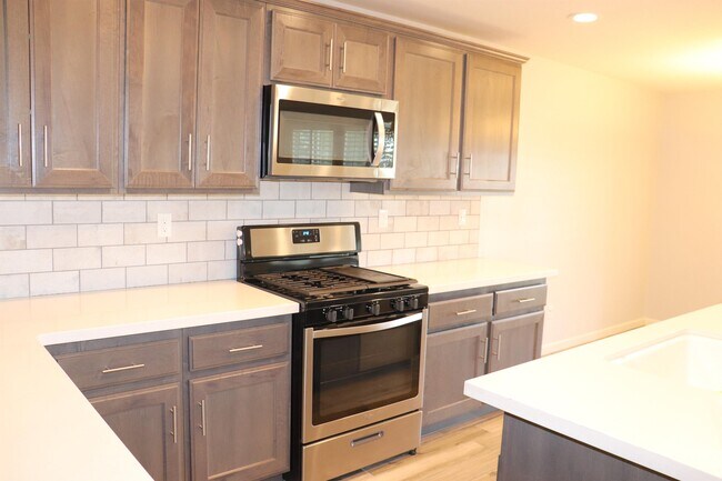 Building Photo - 1884 Clover Drive