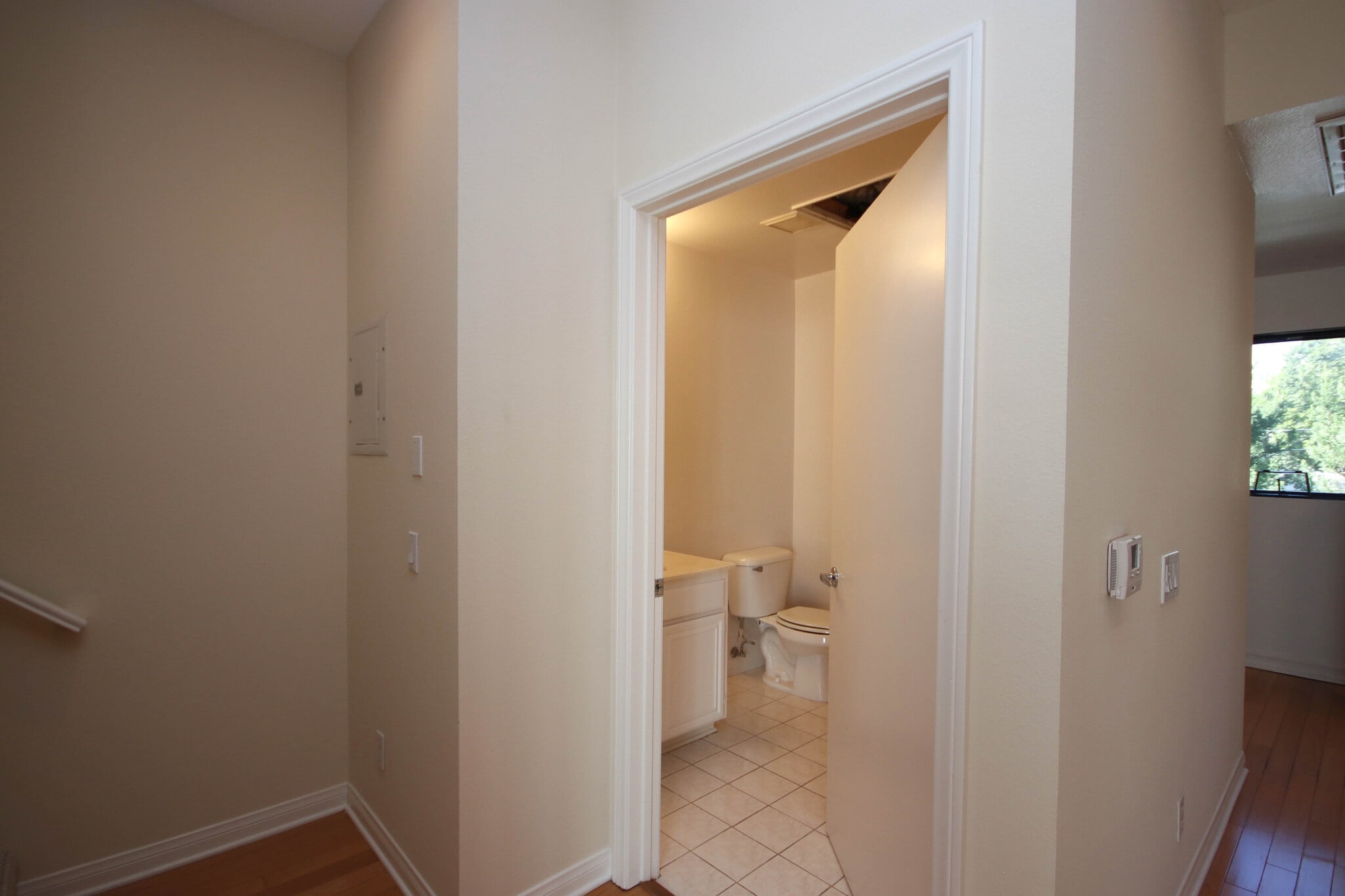 Building Photo - 111 S Oak Knoll Ave