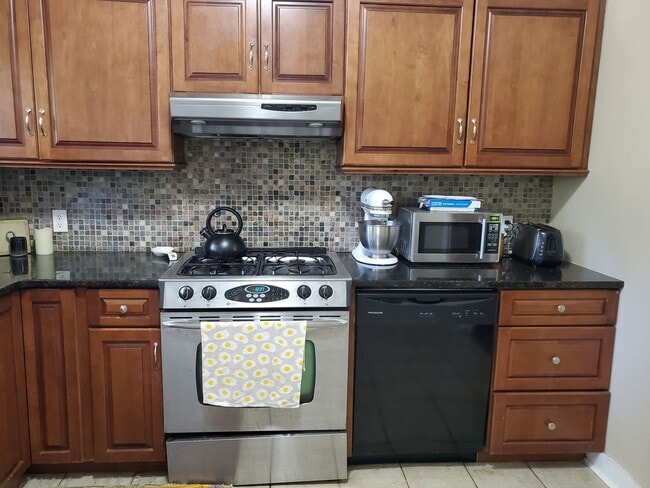 Building Photo - Beautiful 2-Bedroom Home in Lancaster!