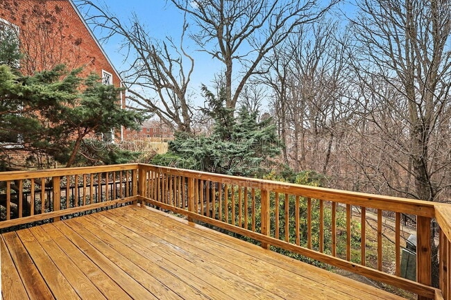 Building Photo - 3342 S Wakefield St