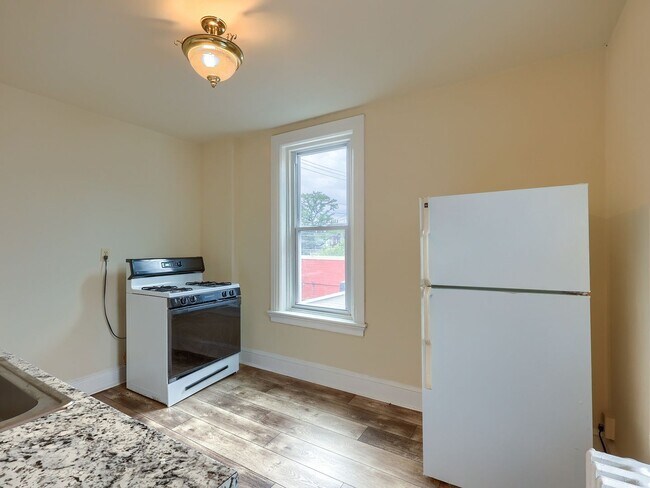 Building Photo - 211 Verbeke St