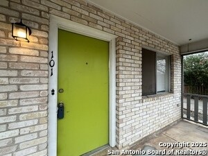 Building Photo - 311 E San Antonio Ave