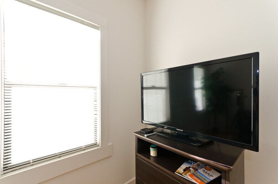 Building Photo - 202 Bicknell Ave