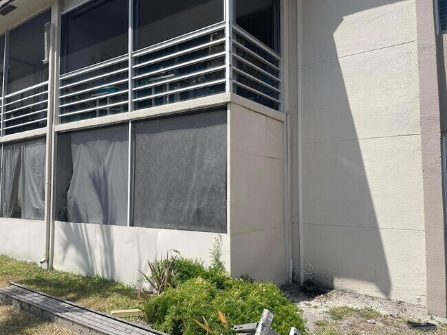 Building Photo - 502 Davis Rd