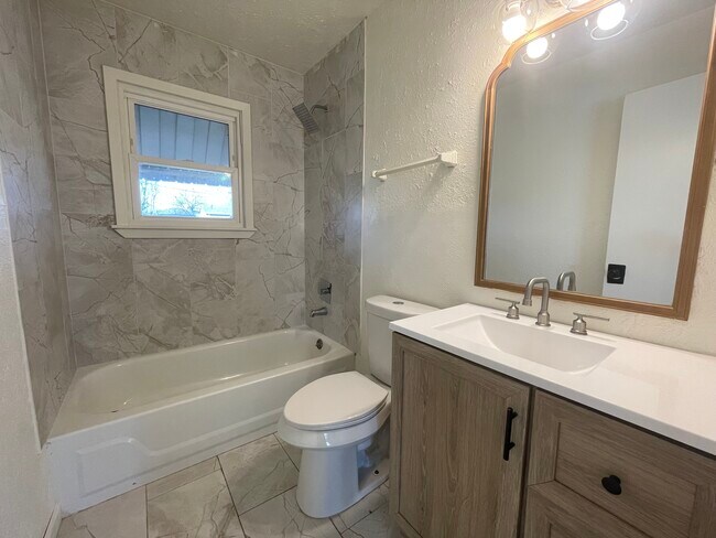 Building Photo - 404 N Atlanta St