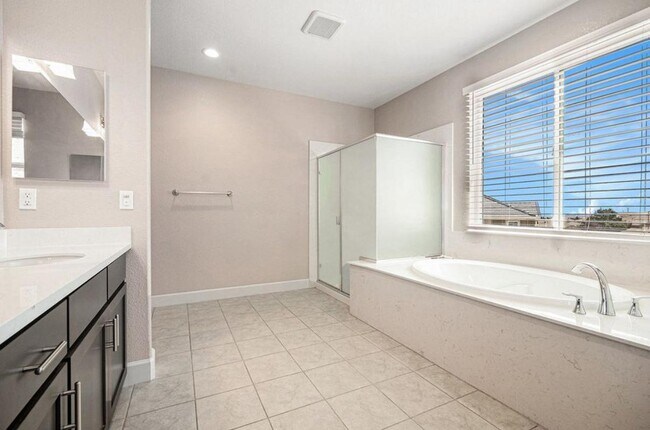 Building Photo - 31 Cortina Dr