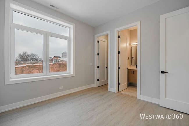 Building Photo - 3738 S Calumet Ave