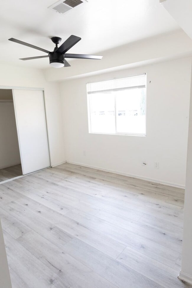 Building Photo - 5478 Mary Ln Dr