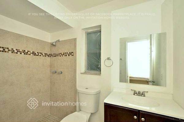 Building Photo - 11450 NW 35th Pl