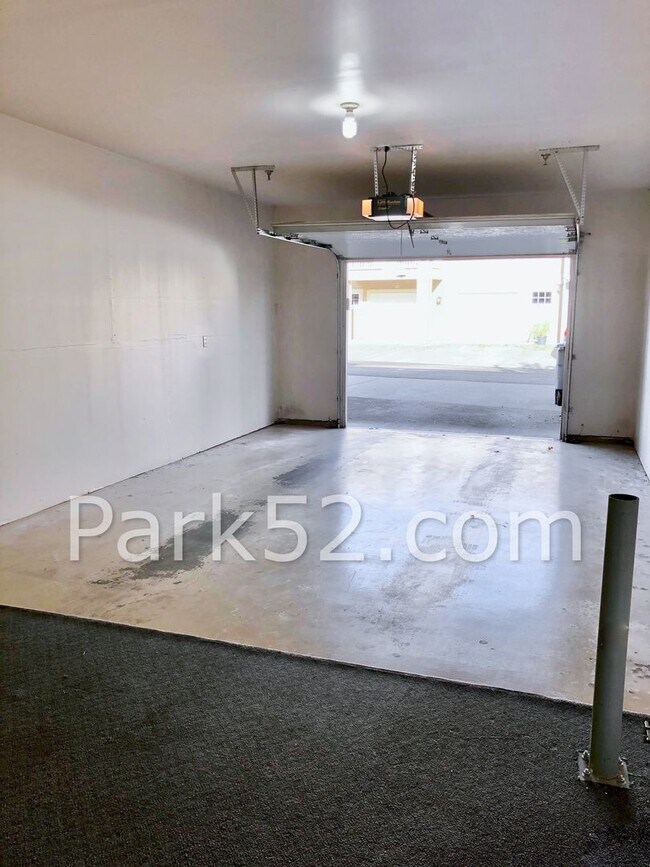 Building Photo - 3 Bedroom Condo in DuPont
