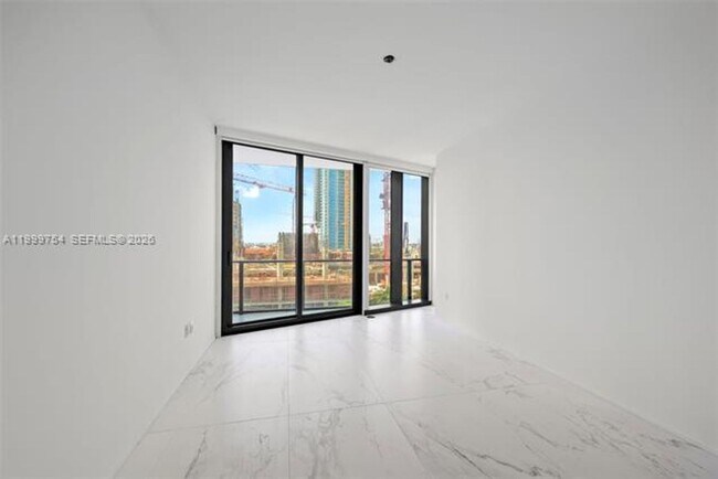 Building Photo - 1000 Biscayne Blvd