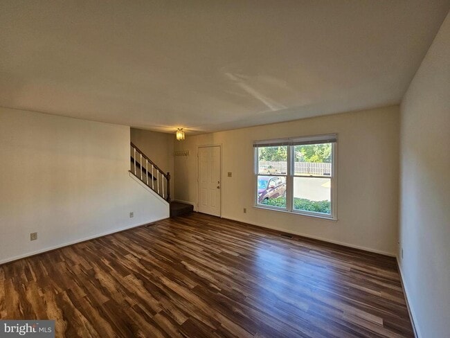 Building Photo - 806 Grove Ave