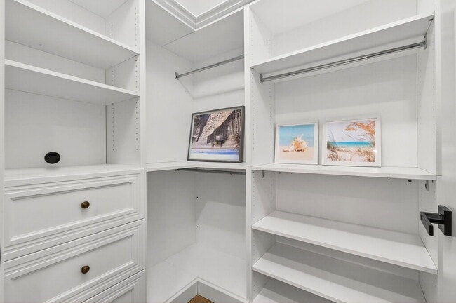 Building Photo - 19886 Meadowside Ln