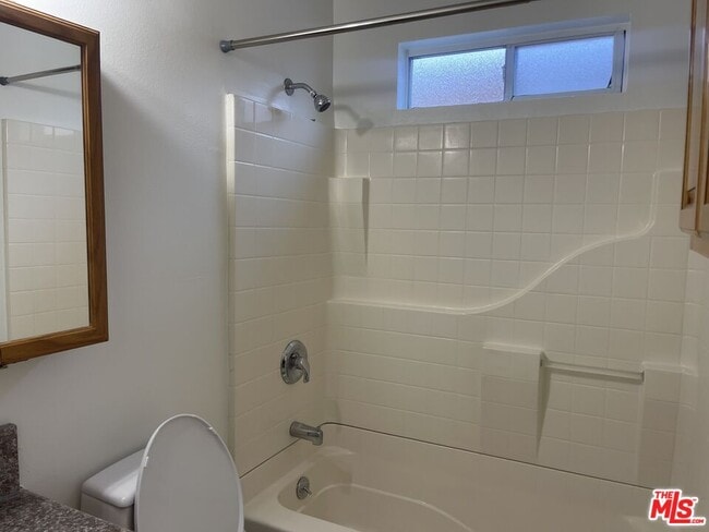 Building Photo - 954 Fedora St