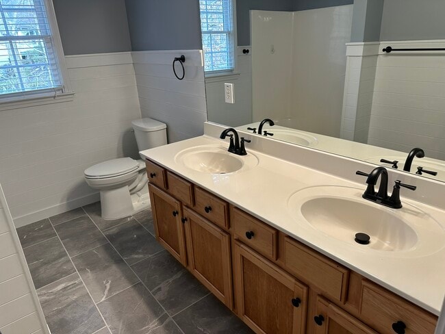 Building Photo - 580 Wisteria Dr