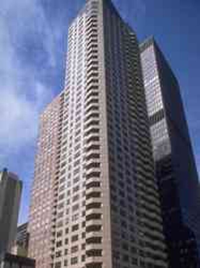 Building Photo - 240 E 47th St