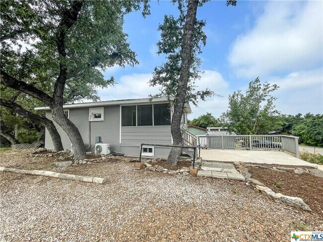 Building Photo - 668 Creekside Dr