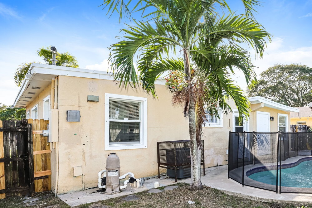 Building Photo - 395 Plum Tree Dr