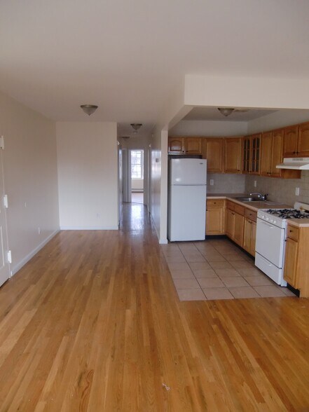 Building Photo - 2111 Dix Ave