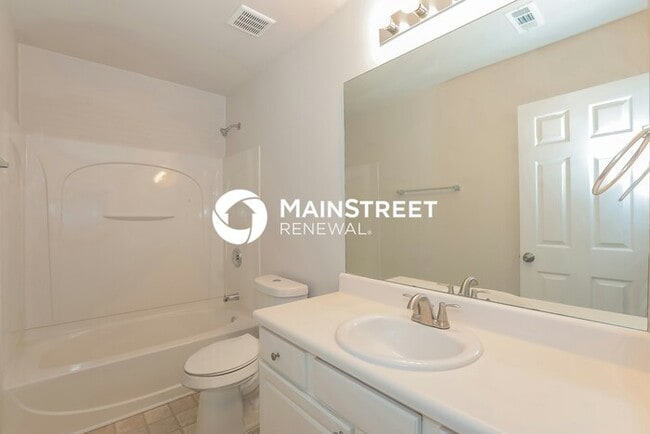 Building Photo - 3 Bedroom Pet-Friendly Home in Oakwood, GA...