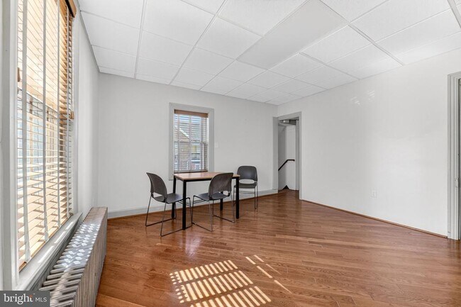 Building Photo - 401 W Broad St