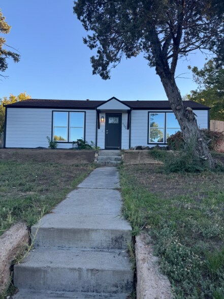 Primary Photo - 5204 E 60th Way