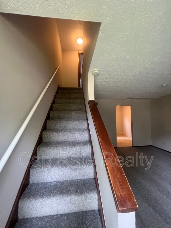 Building Photo - 3137 McGuffey Rd