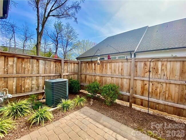 Building Photo - 6509 Winterfell Ct