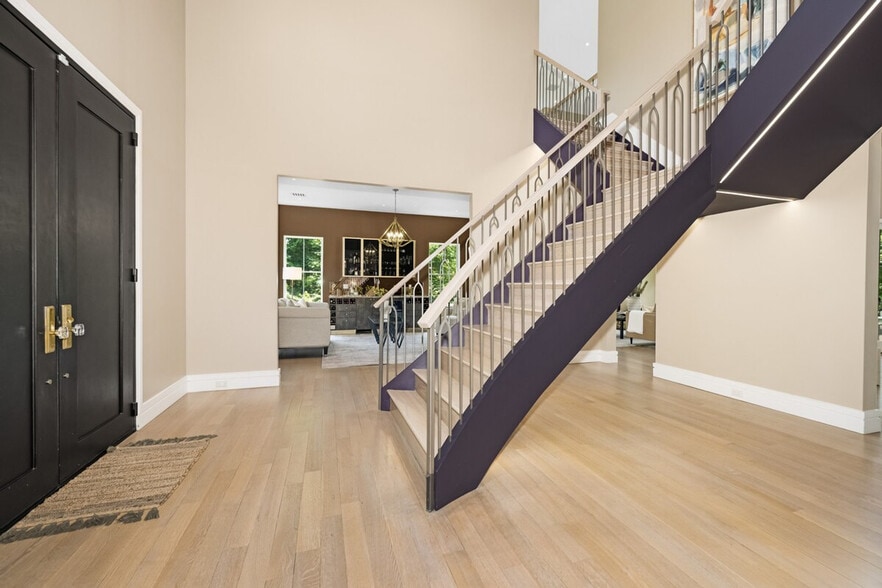 Building Photo - 241 E Saddle River Rd