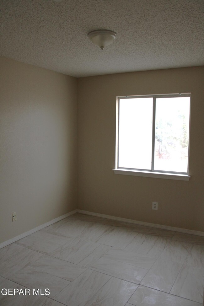 Building Photo - 11668 Diana Lynn Ct