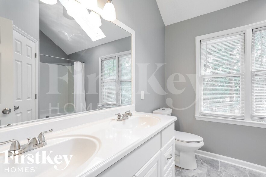 Building Photo - 4905 Chimney Springs Dr