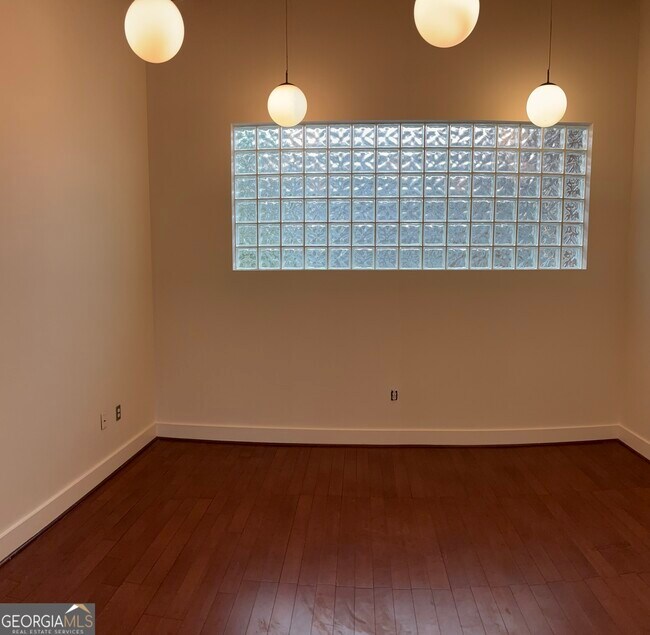 Building Photo - 204 Walker St SW