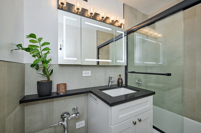 Building Photo - 3950 N Lake Shore Dr