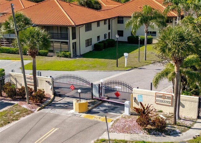 Building Photo - 2511 Hammock Ct