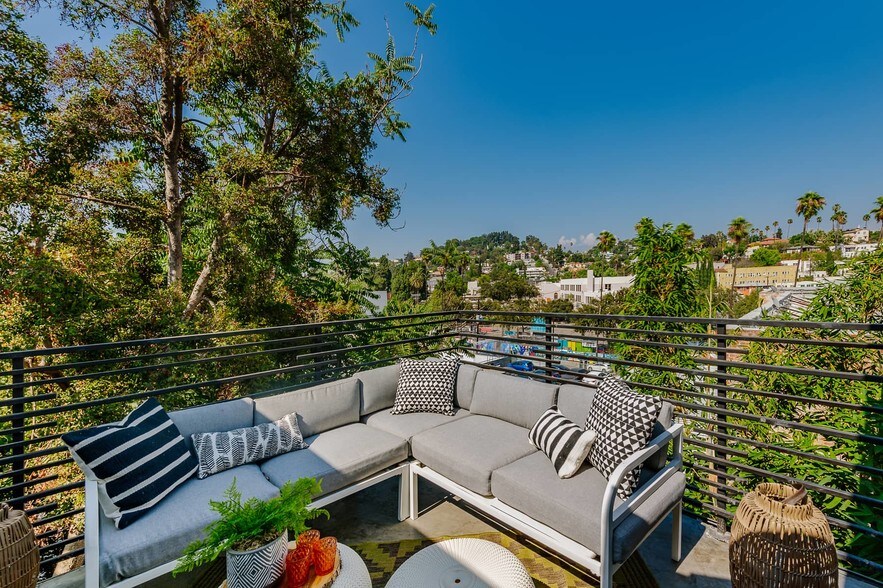 Building Photo - 3429 Larissa Dr