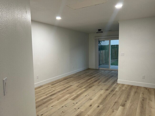 Building Photo - 139 Dayton Village Pkwy