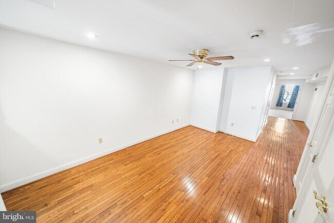 Building Photo - 48 N Front St