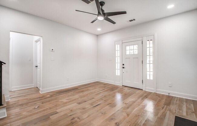 Building Photo - 1825 Young Ave