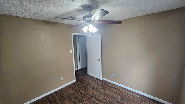 Building Photo - 4250 Southchase Ln