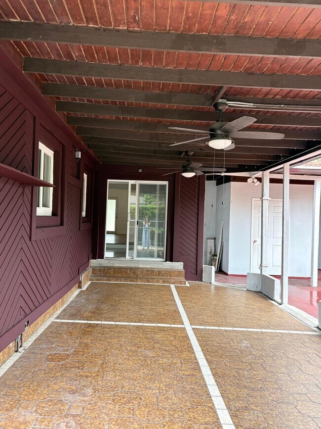 Building Photo - 3520 SW 20th St