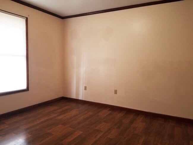 Building Photo - Spacious South Augusta Home Renovated. Con...
