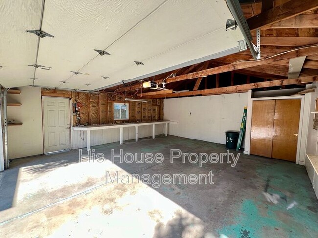 Building Photo - 1405 16th Ave