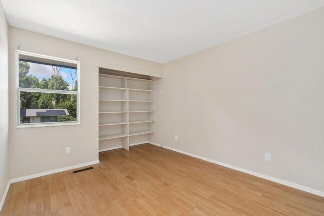 Building Photo - 2718 Granada Hills Dr