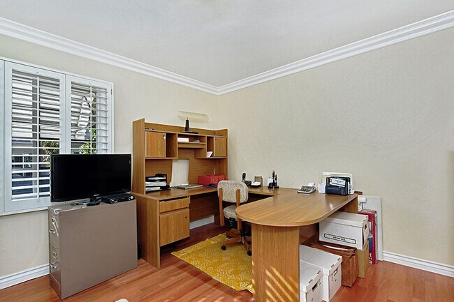 Bedroom 2 / Office - 1233 N Columbus Ave