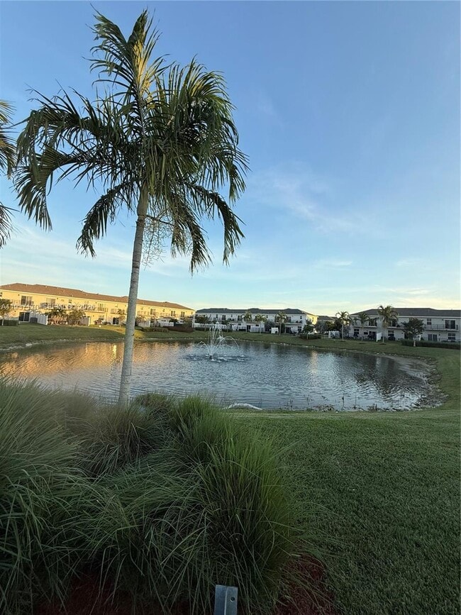 Building Photo - 818 SE 19th St