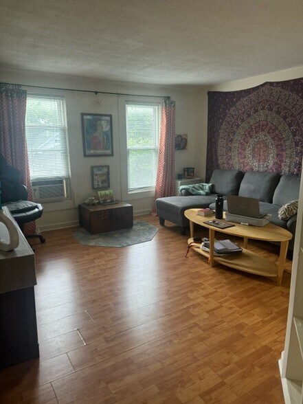 Primary Photo - 121 Sanford St