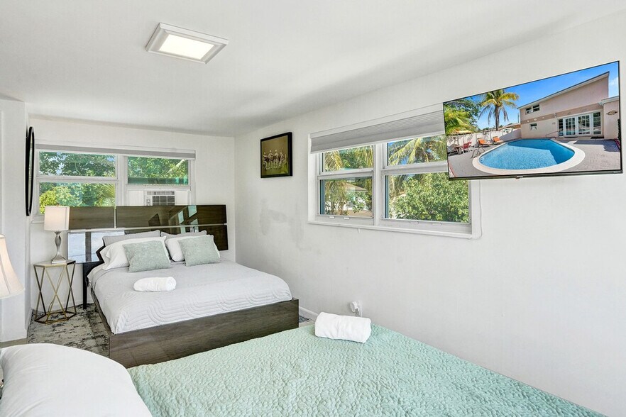 Building Photo - 712 SW 7th Terrace