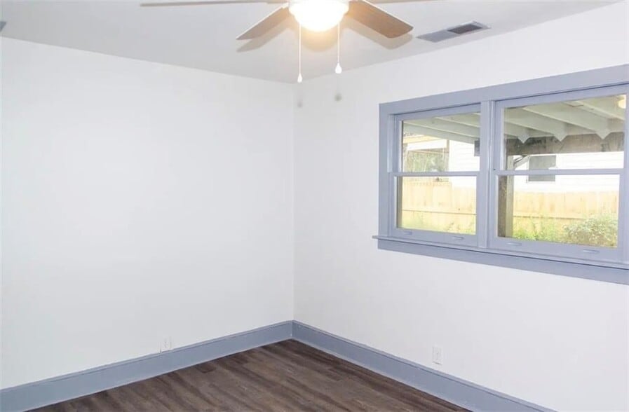 Building Photo - 2418 Crestview Ave