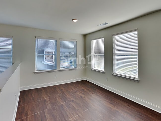 Building Photo - 788 Carnaby Ln
